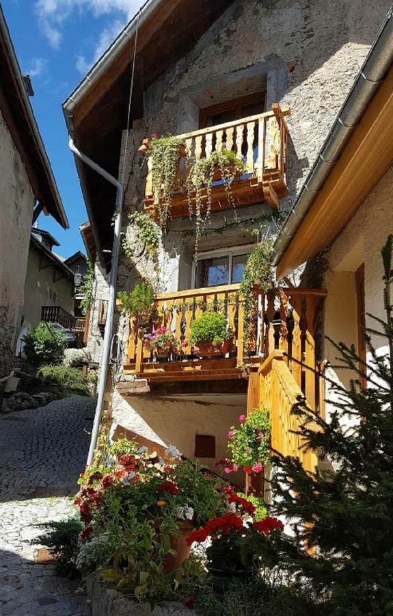 La Grange Auguste Avec Sauna Jacuzzi Venosc Exterior photo